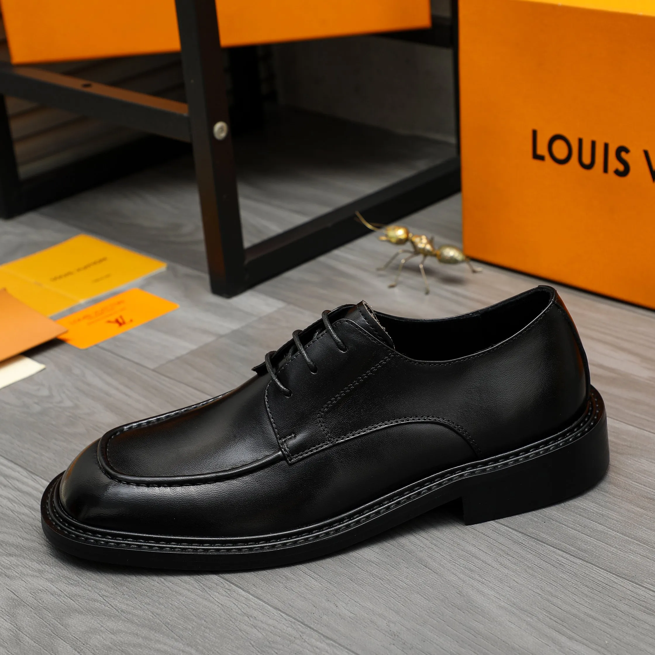 Men's shoes 💰600 Product trademark: LV "Louis Vuitton" business casual lace-up leather shoes Regular size: 37-46 Product materials: Selected high-quality cowhide upper, pigskin lining, rubber outsole